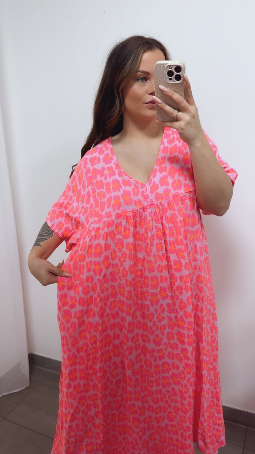 LEO langes Musselin Kleid, kurze Ärmel / rosa - Neon pink - Neon orange Art. 14687