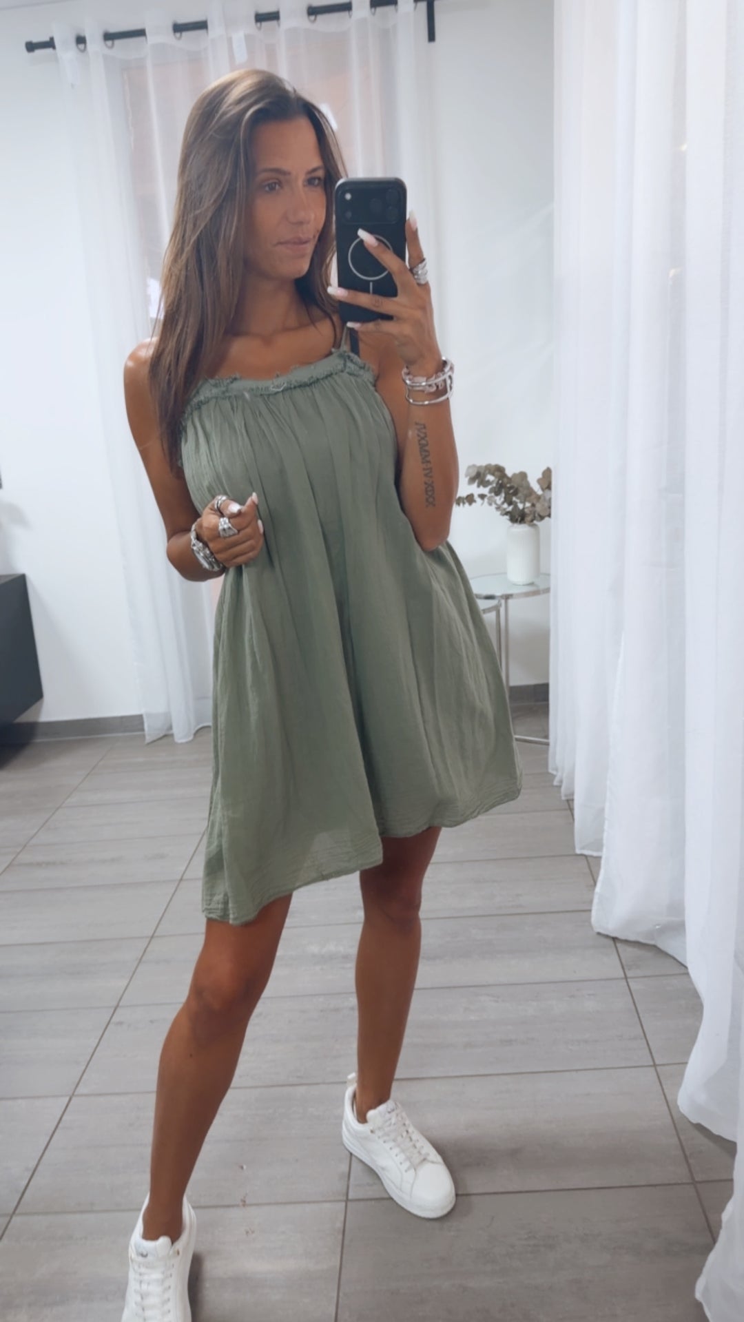 fließendes Kleid/ Long Top mit Unterstoff, used Ausschnitt / khaki Art. 15599
