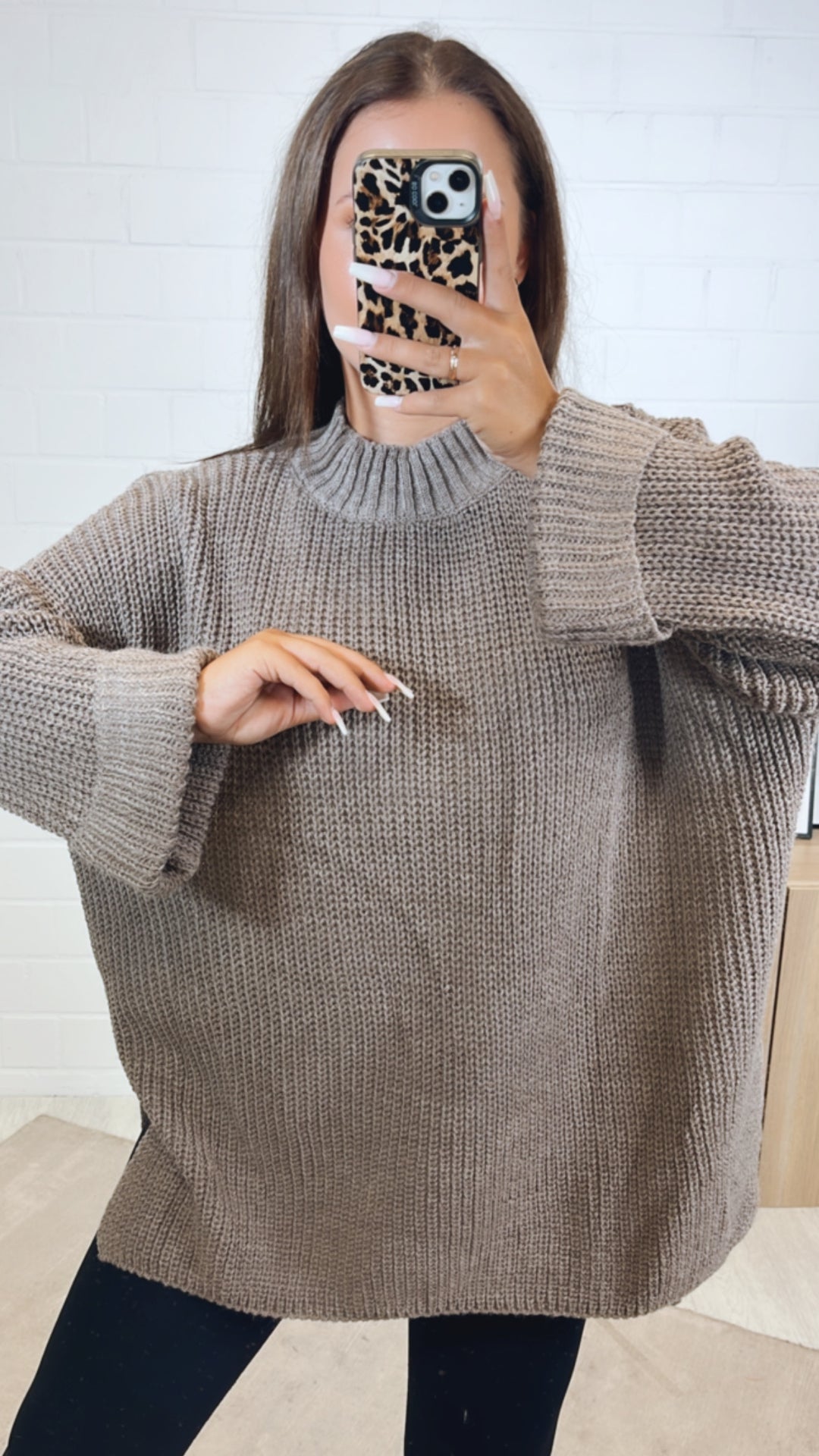 Stehkragen oversize Pullover mit Schlitz / light taupe Art. 11066