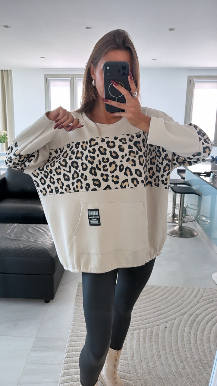 KÄNGURUTASCHE leichter, langer Sweater mit Leo Details / beige Art. 16423