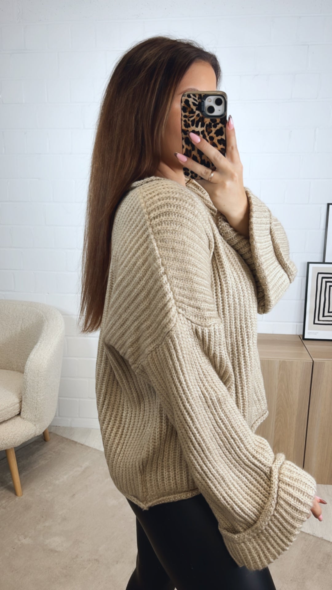 Pullover mit umgeschlagenen Ärmeln / beige Art. 12791