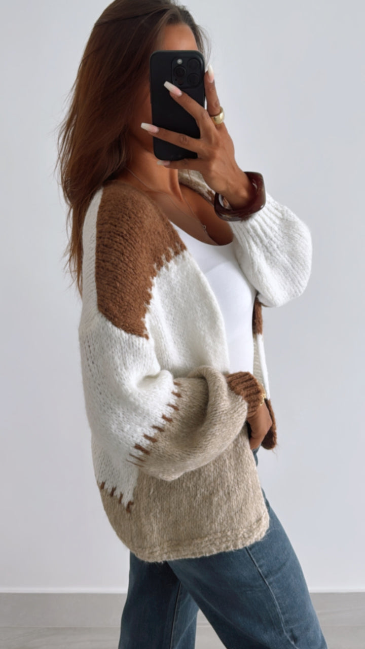 kurzer, mehrfarbiger Strick Cardigan / camel braun - weiss - beige Art. 11056