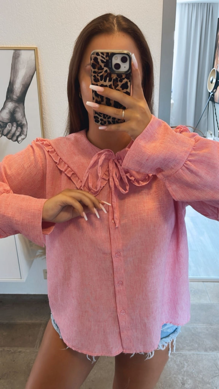 Bluse mit Volant besetztem Kragen / pink Art. 10141