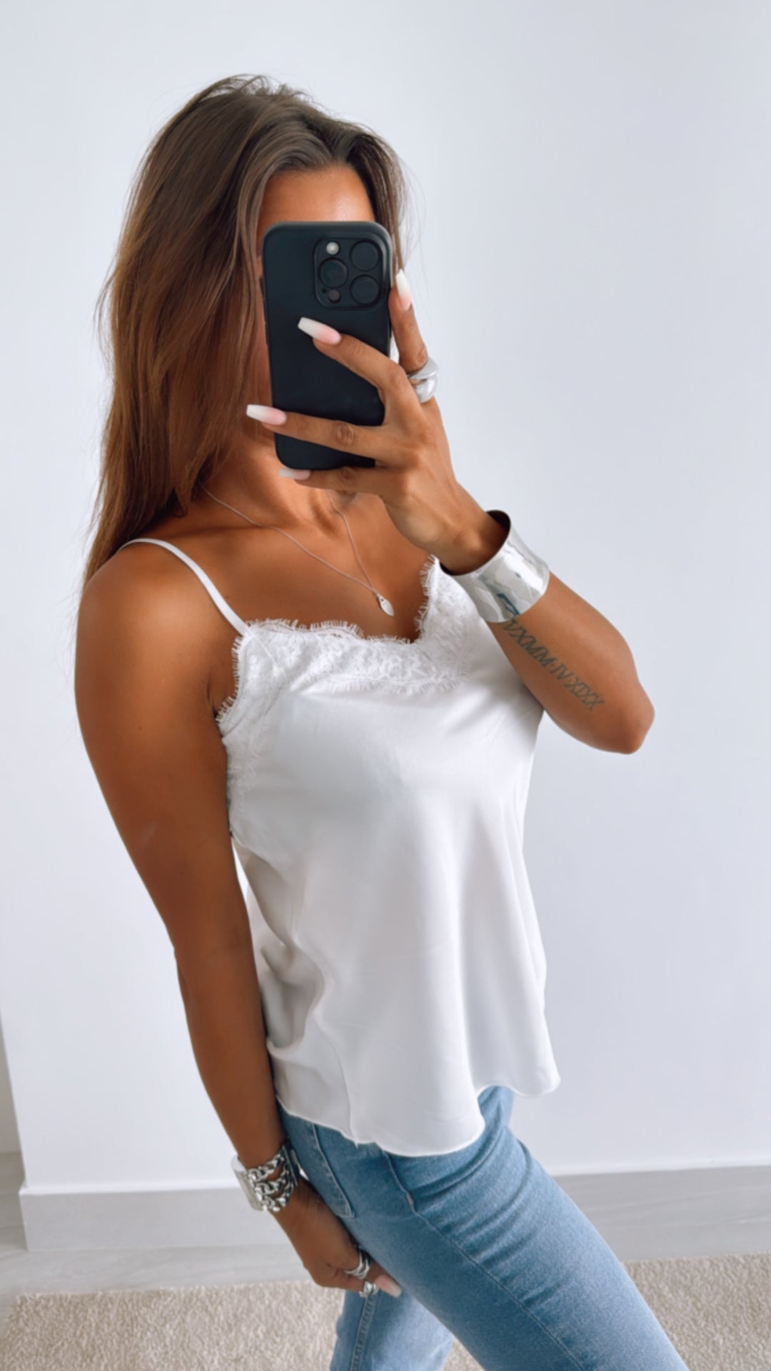 Satin Optik Top mit leichter Spitze / weiss Art. 10032