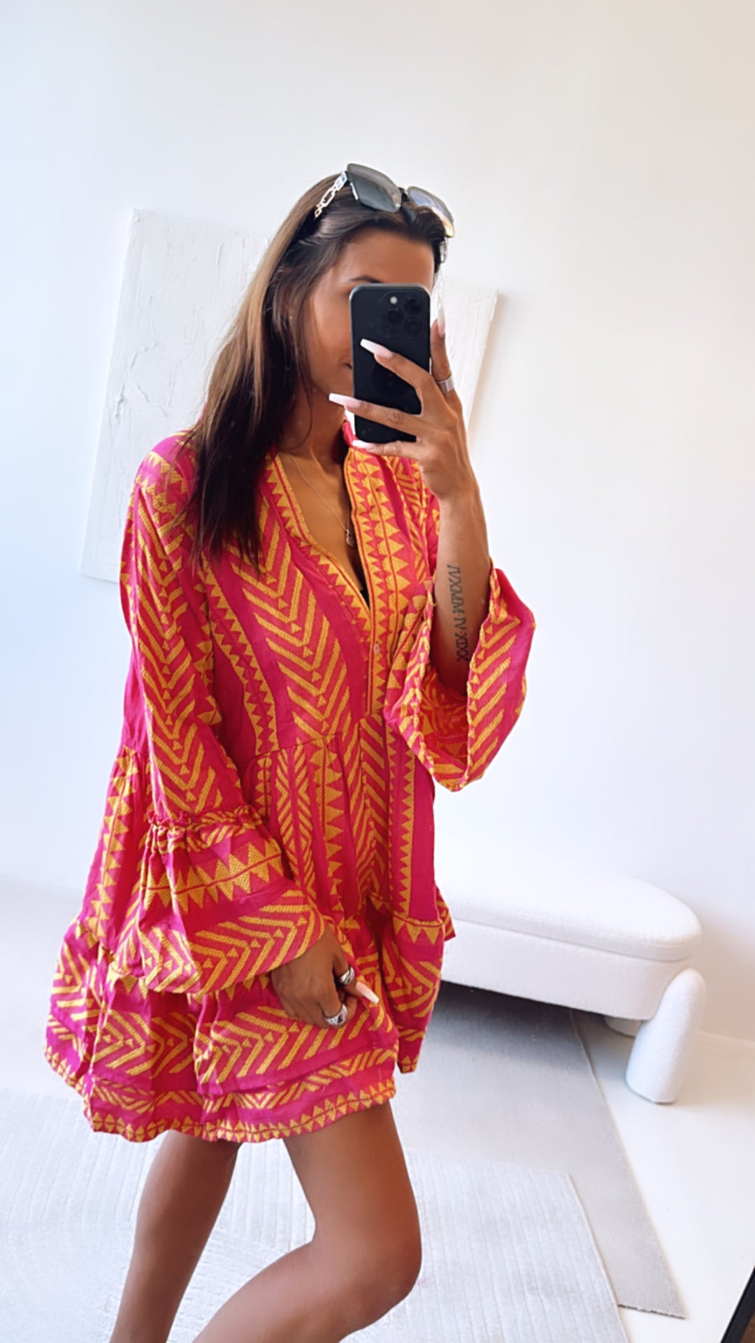 Tunika Kleid mit ausgefallenem Muster, eckige Formen / pink - gelb Art. 6705