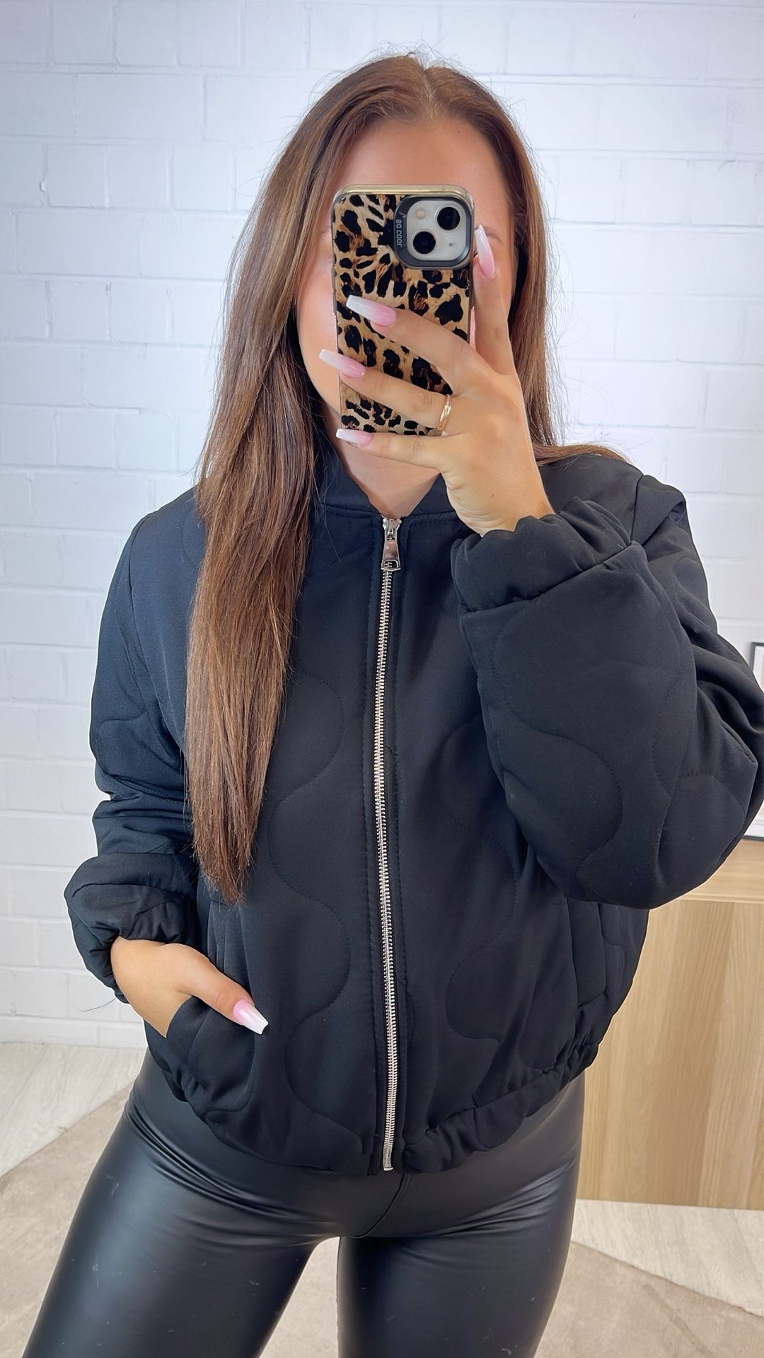 gesteppte leichte Übergangsjacke / schwarz Art.122333