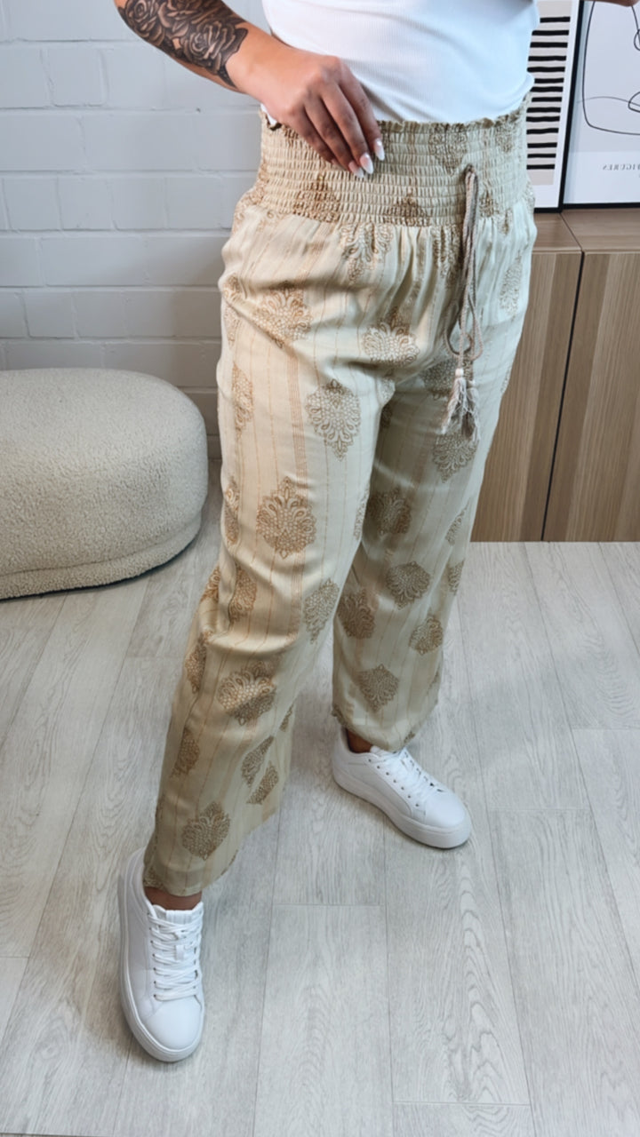 luftige Hose mit goldenen Akzenten / soft salbei Art. 9576