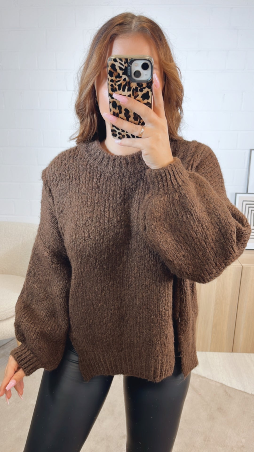 Strick Pullover, zweifacher Schlitz auf Vorderseite / dunkel braun Art. 12510