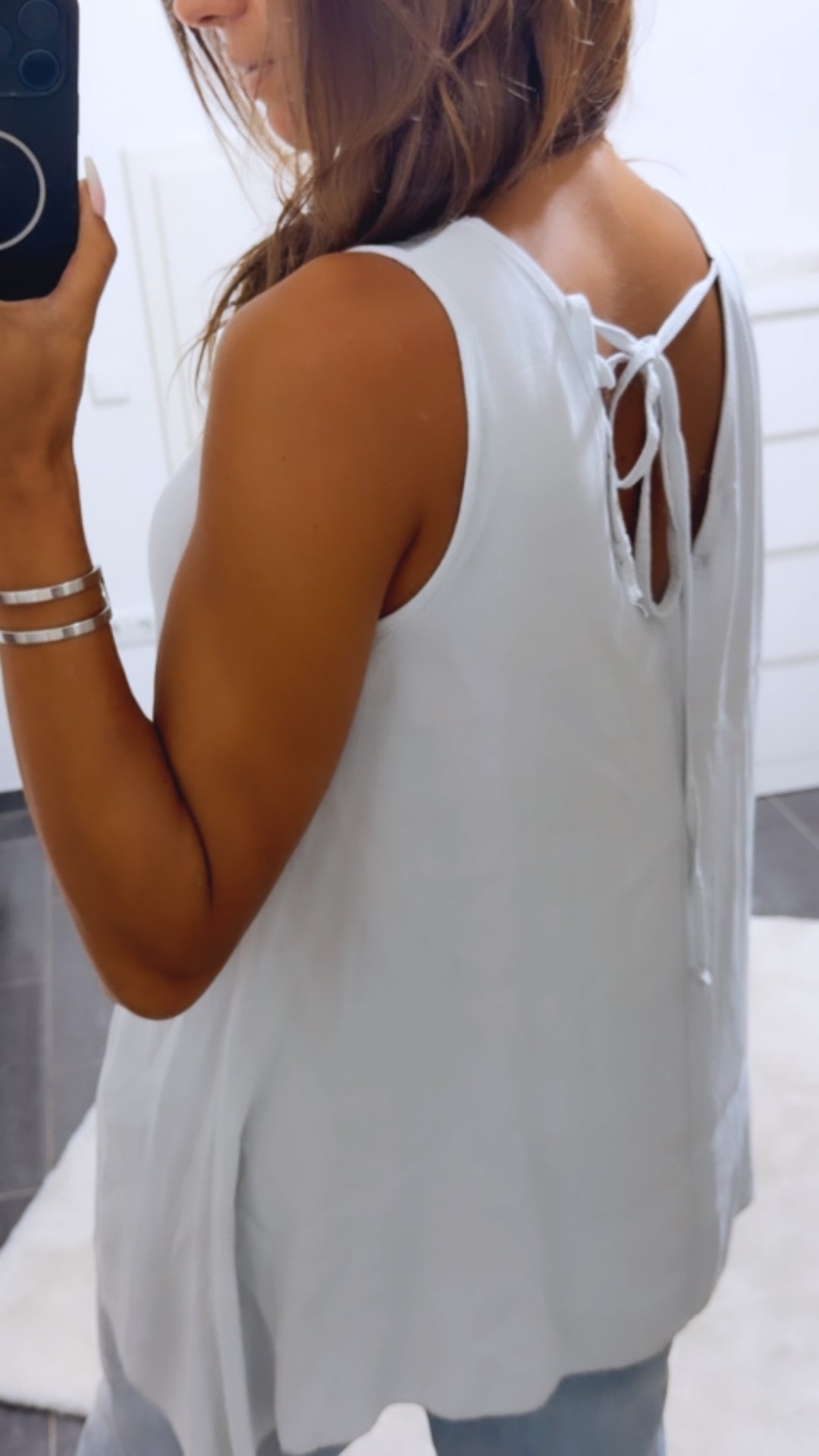 weites Blusen Top mit Bindedetail / hell grau Art. 15436