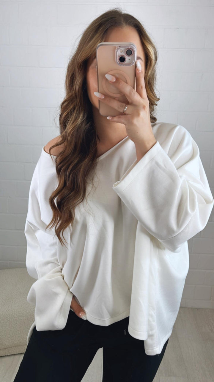 Oversize Sweater mit V-Ausschnitt / weiss Art. 10061