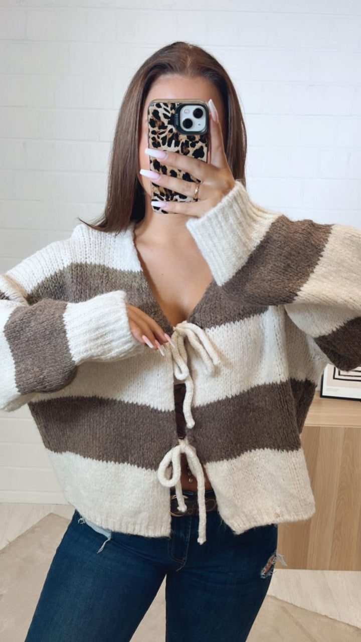 STREIFEN Strick Cardigan zum schnüren / creme - taupe Art. 11259