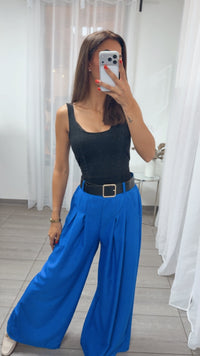Schicke weite Stoffhose mit Bundfalten und Gürtel / royal blau Art. 15600