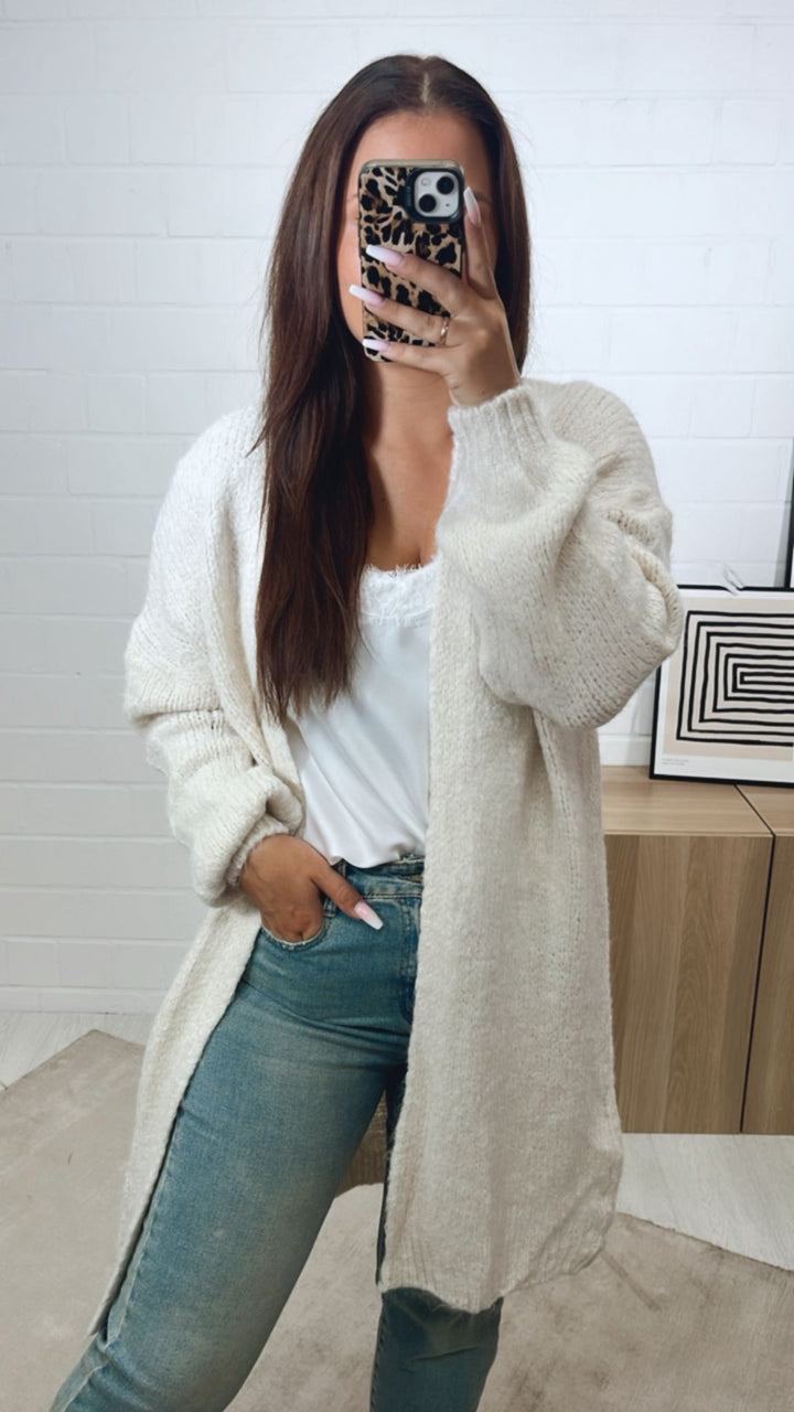 Kuscheliger Cardigan / wollweiß Art.11270