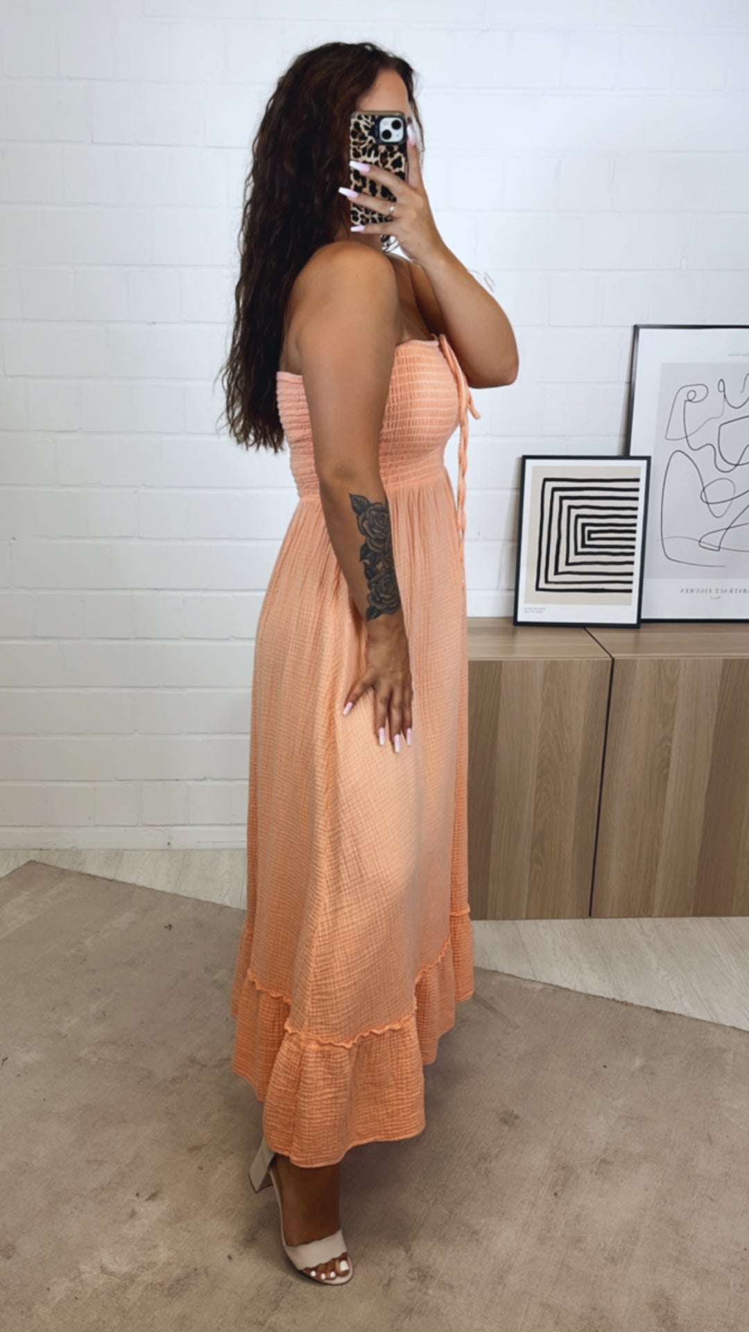 MUSSELIN (Maxi-) Kleid mit Schnüren Neckholder / soft peach Art. 10808
