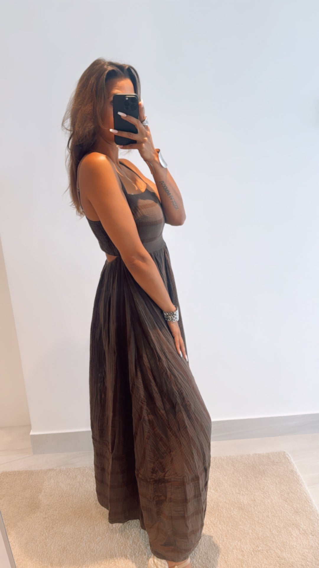 RÜCKEN CUT - OUT (Maxi-) Musselin Kleid / mokka - dunkel braun Art. 10936