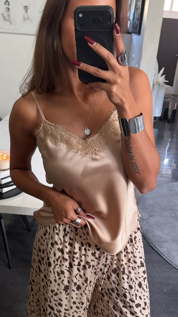 Satin Optik Top mit leichter Spitze / dunkel beige Art. 16540