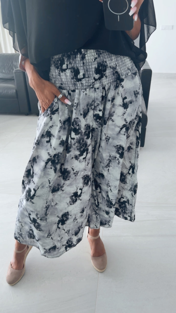 SMOK BUND Midi Palazzo Hose mit abstrakten Print / schwarz - taupe - weiss Art. 15905