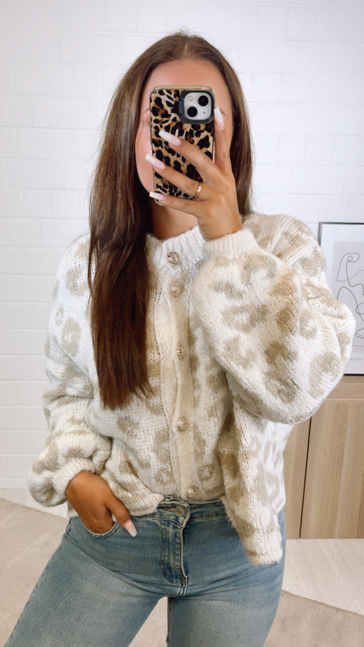 LEO Strick Cardigan mit goldenen Knöpfen / wollweiss - beige  Art. 11047