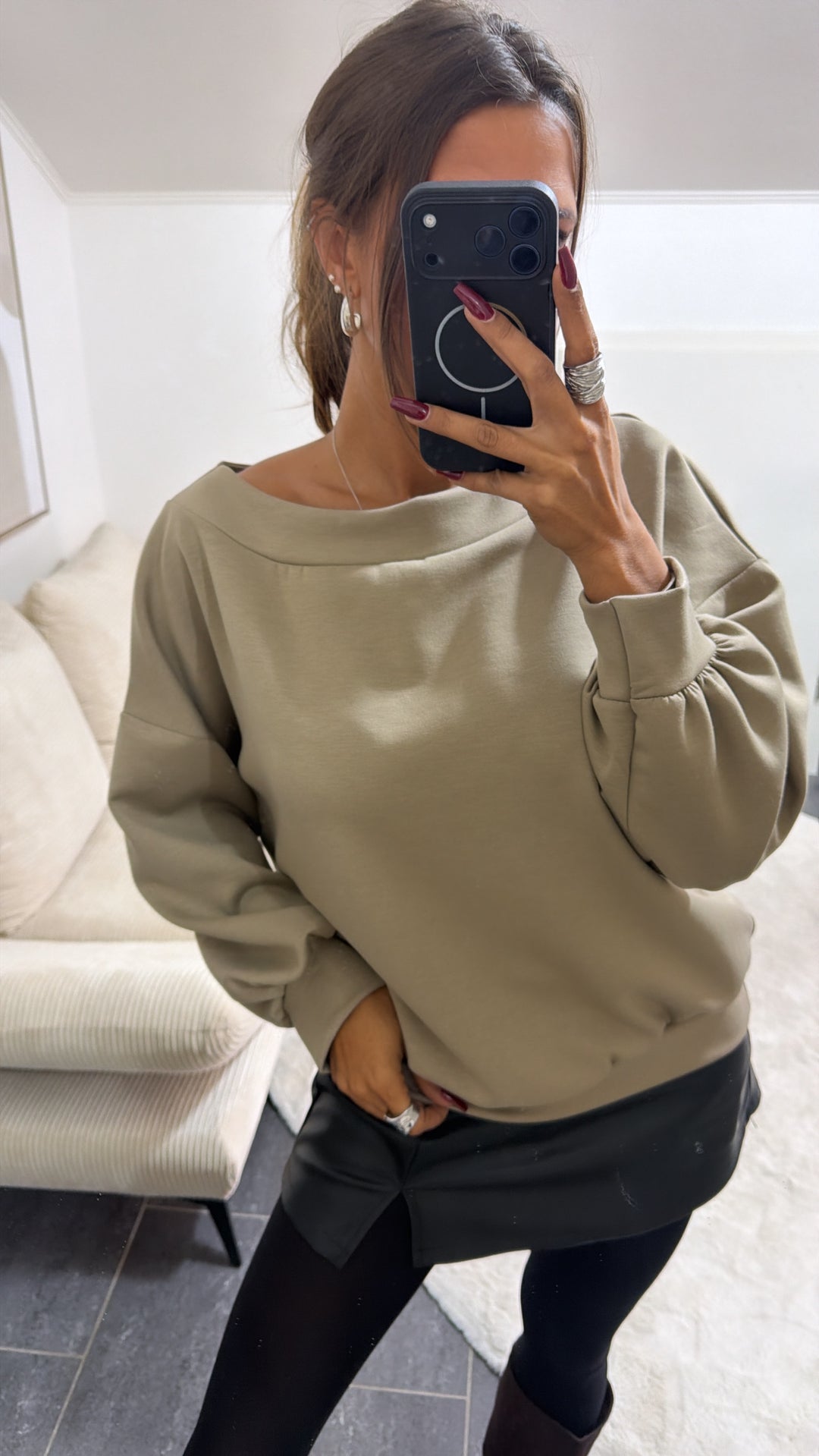 leichter Butterstoff Pullover, breiter, abgesetzter Ausschnitt / taupe Art. 16433