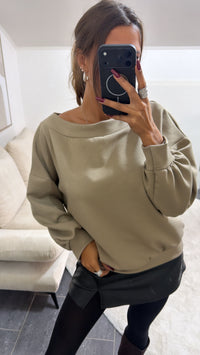 leichter Butterstoff Pullover, breiter, abgesetzter Ausschnitt / taupe Art. 16433