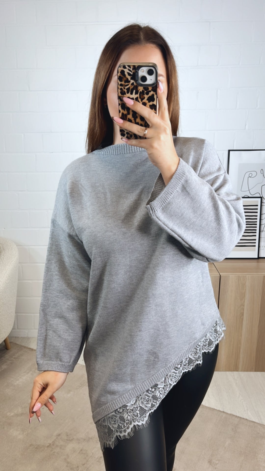 SPITZE asymmetrischer Pullover / grau Art. 13028