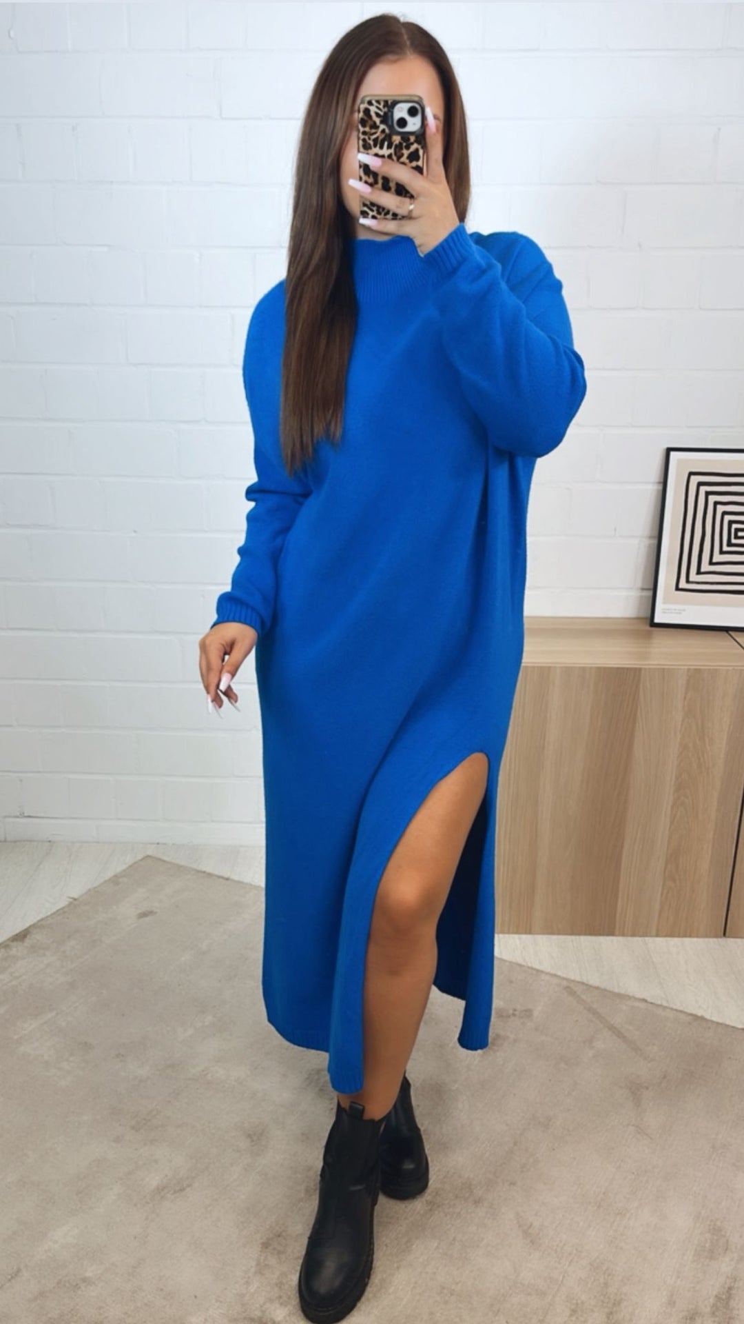 MAXI - feines Strickkleid mit leichtem Stehkragen und Schlitz / royal blau Art.122335