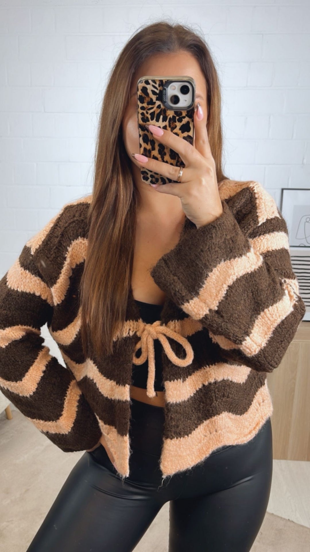 außergewöhnlicher, kurzer Cardigan zum binden, Wellen / dunkel braun - apricot Art. 12849