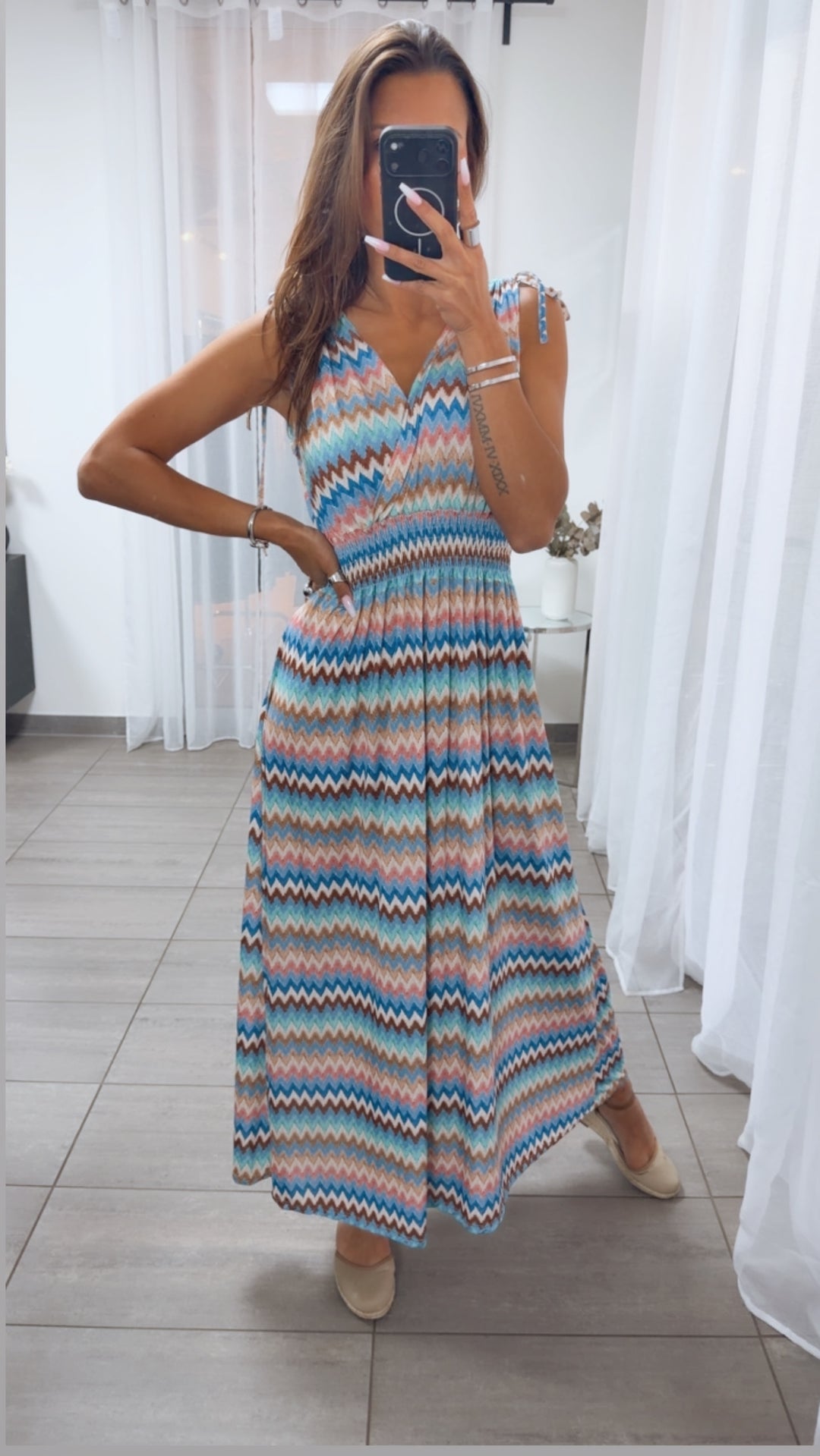 MAXI ZICKZACK Kleid mit breiten Trägern und geraffter Taille / blau Töne Art.15059