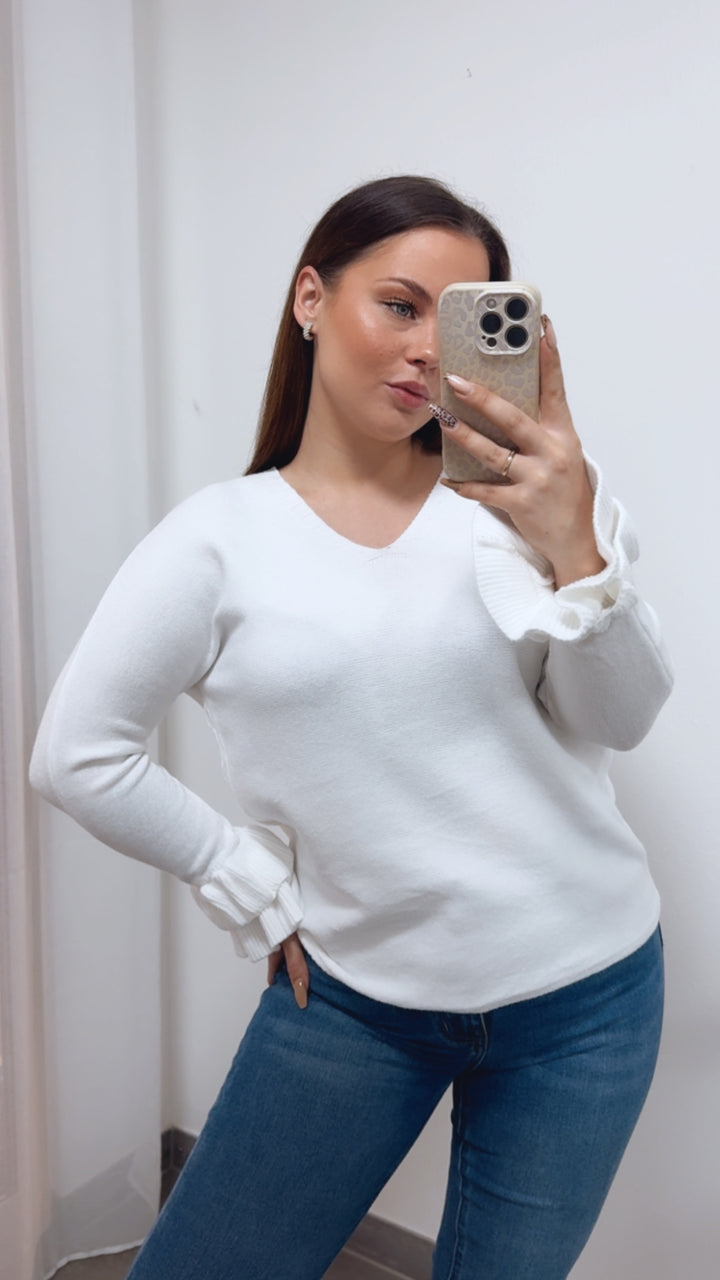 RÜSCHENÄRMEL Leichter Strickpullover mit V-Ausschnitt / woll weiß Art. 14326