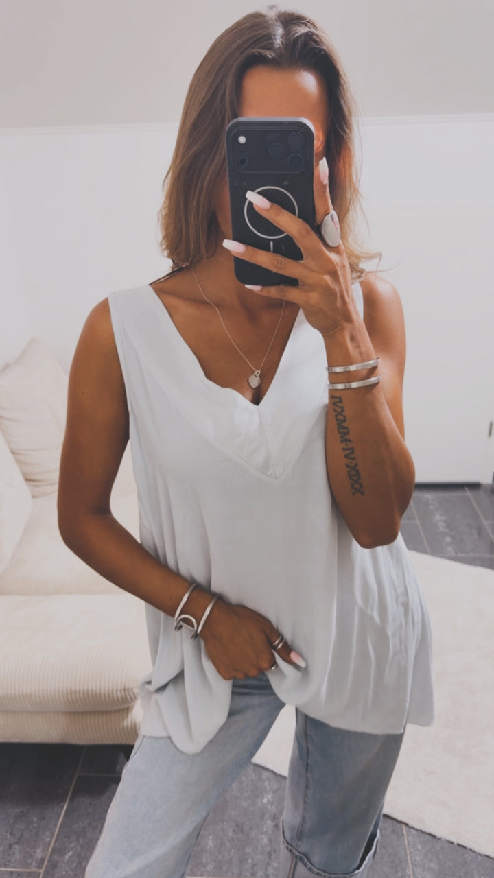 weites Blusen Top mit Bindedetail / hell grau Art. 15436