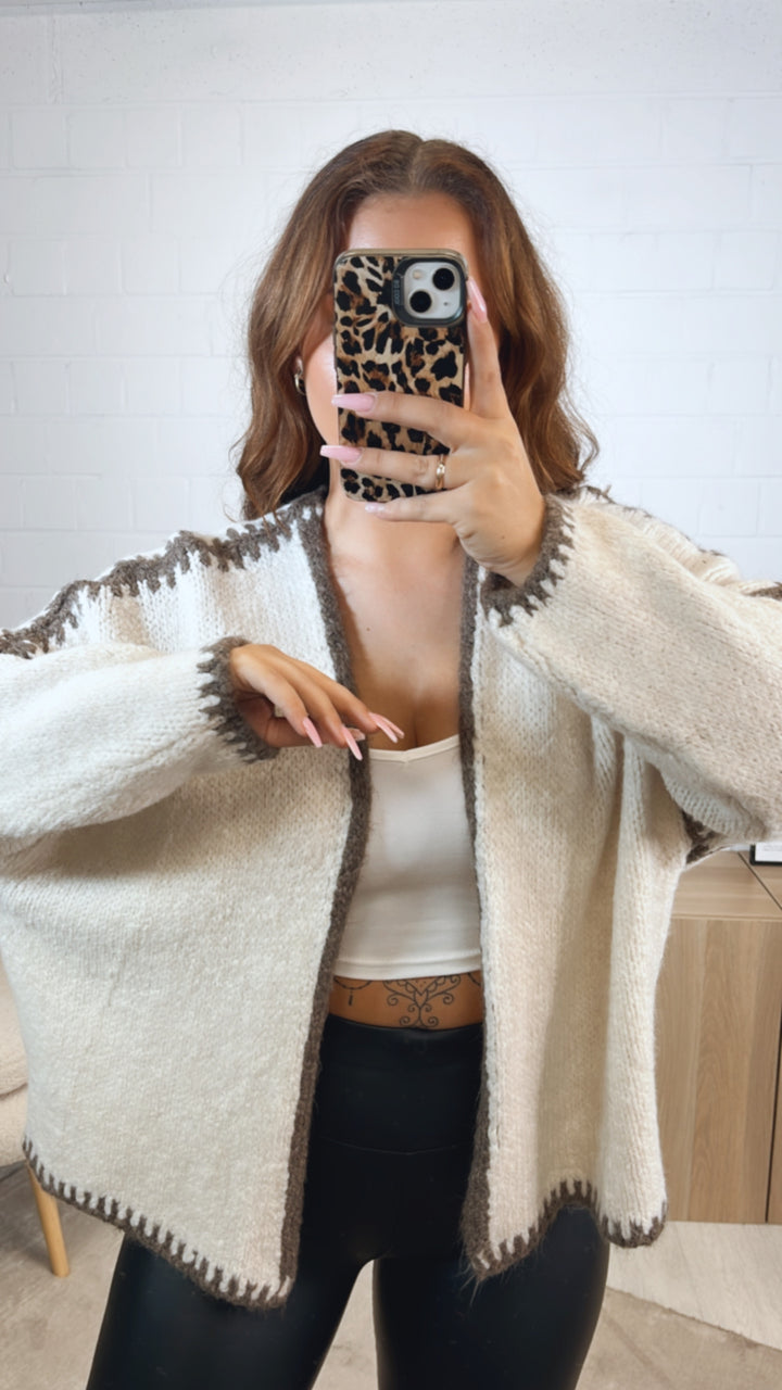Cardigan mit abgesetzter Naht / wollweiss - braun meliert Art. 12581