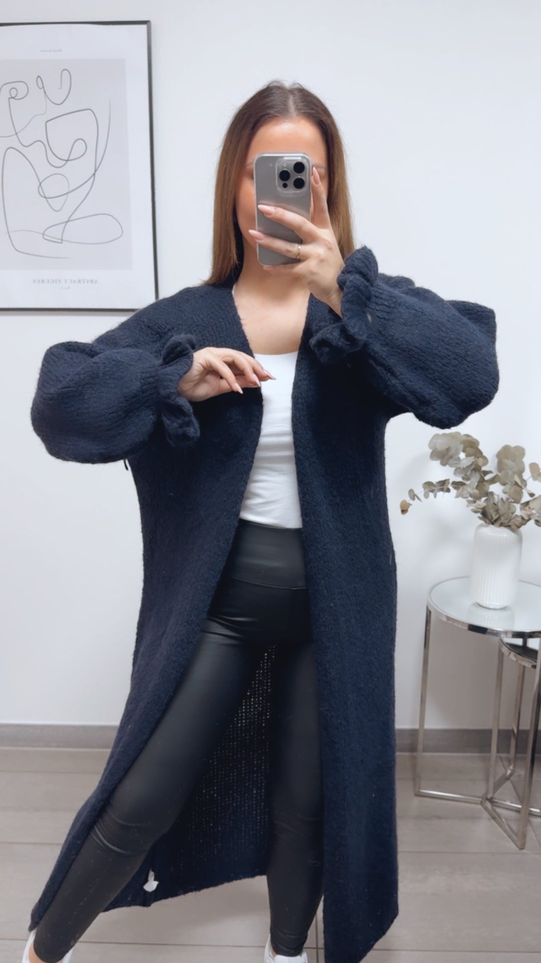 langer Kuschel Cardigan mit Volant Ärmeln / blau schwarz Art. 13239