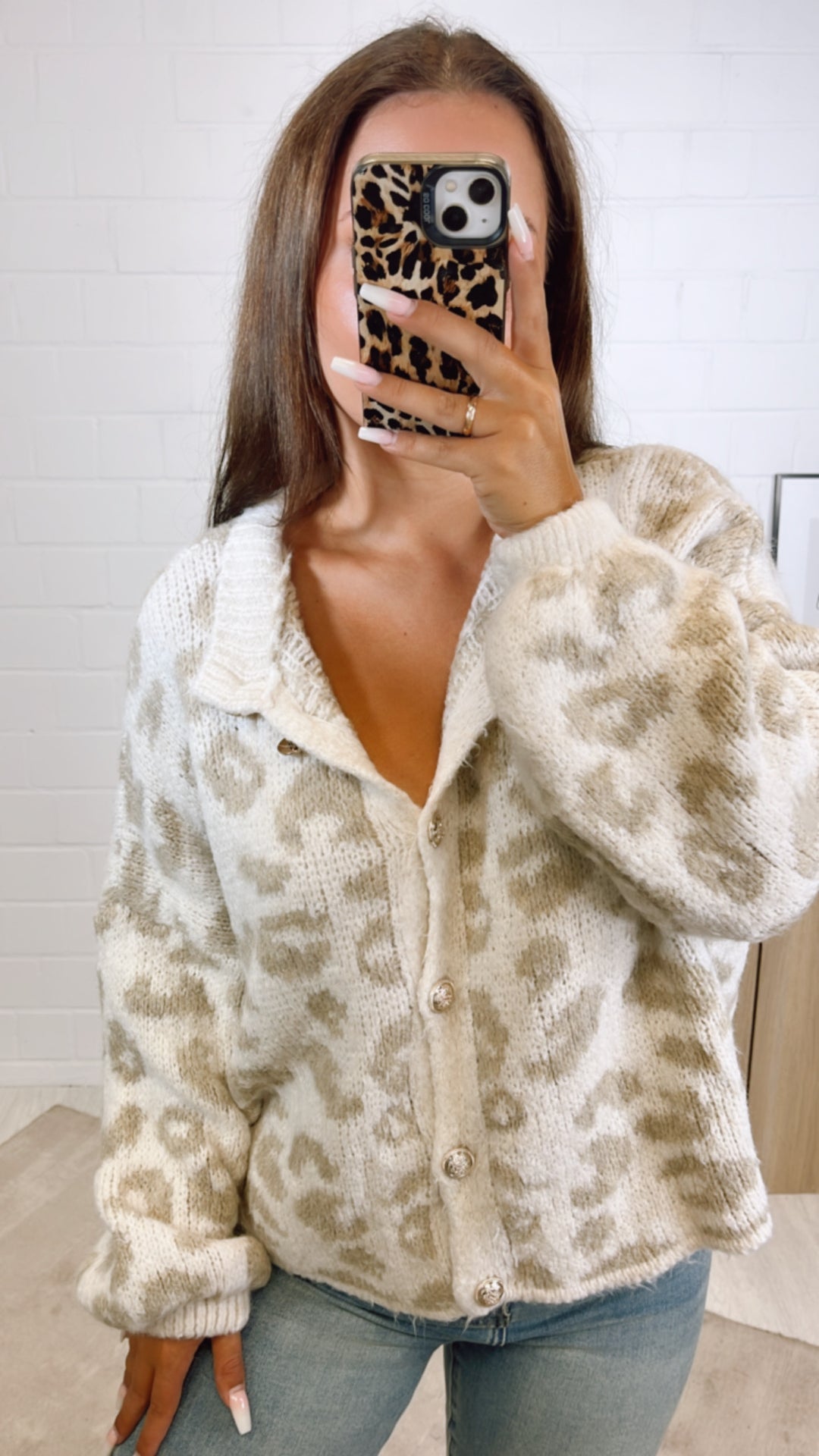 LEO Strick Cardigan mit goldenen Knöpfen / wollweiss - beige  Art. 11047