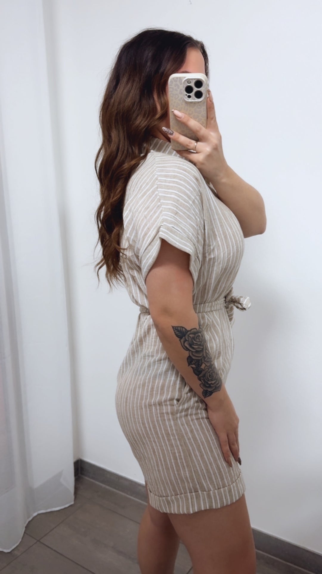 STREIFEN LEINEN Optik kurzer Jumpsuit zum schnüren, Knöpfe / beige - weiss Art. 14410