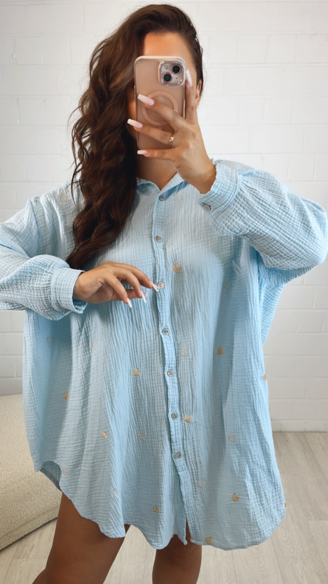 LANGE Oversize Musselin Bluse, goldene Herzen / hell blau - gold Art. 10546