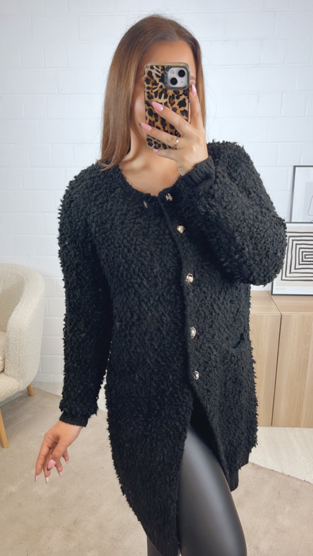 TEDDY langer Cardigan mit gold - silbernen Knöpfen, Taschen / schwarz Art. 12835