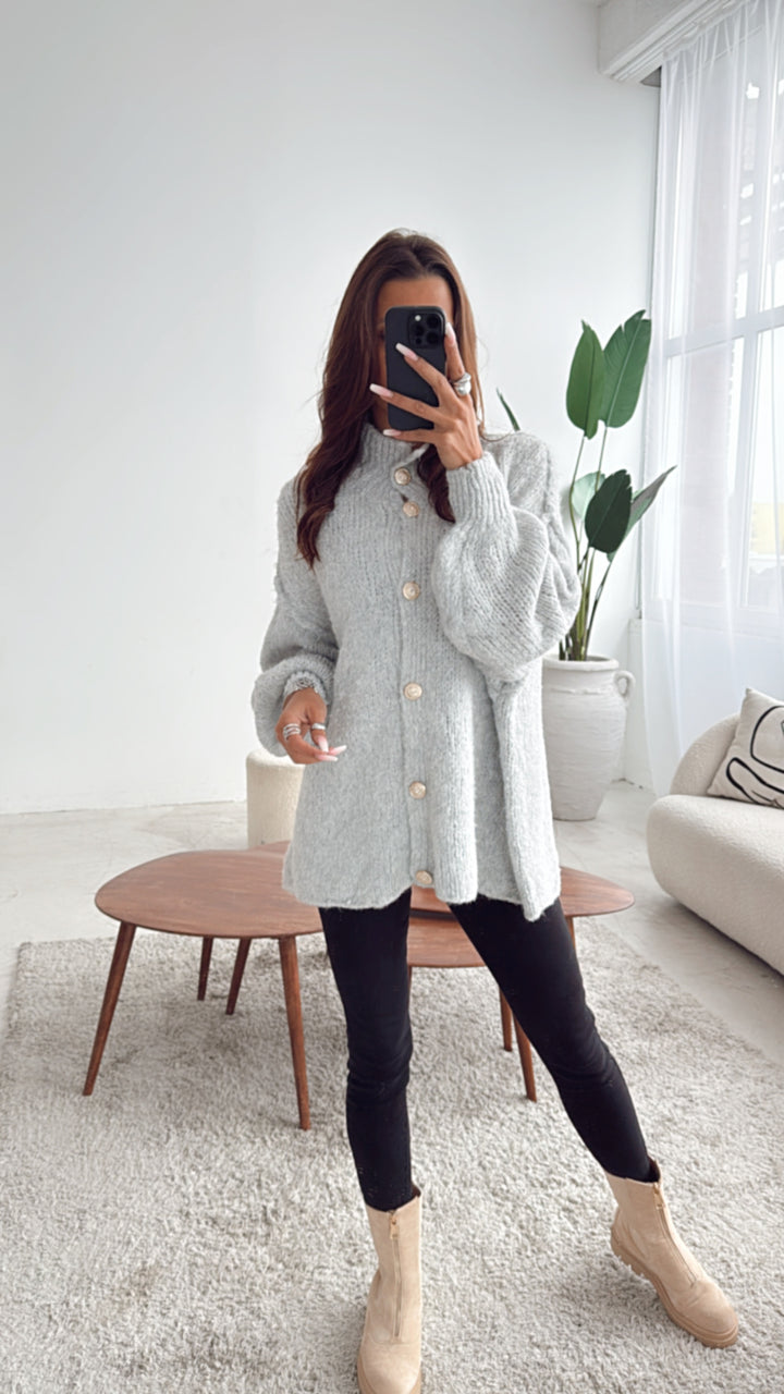 Kuschel Cardigan mit goldenen Knöpfen / hell grau Art. 7677