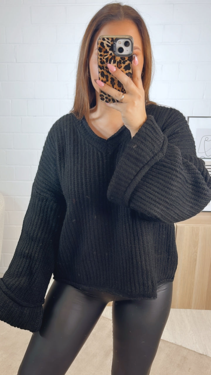 Pullover mit umgeschlagenen Ärmeln / schwarz Art. 12793