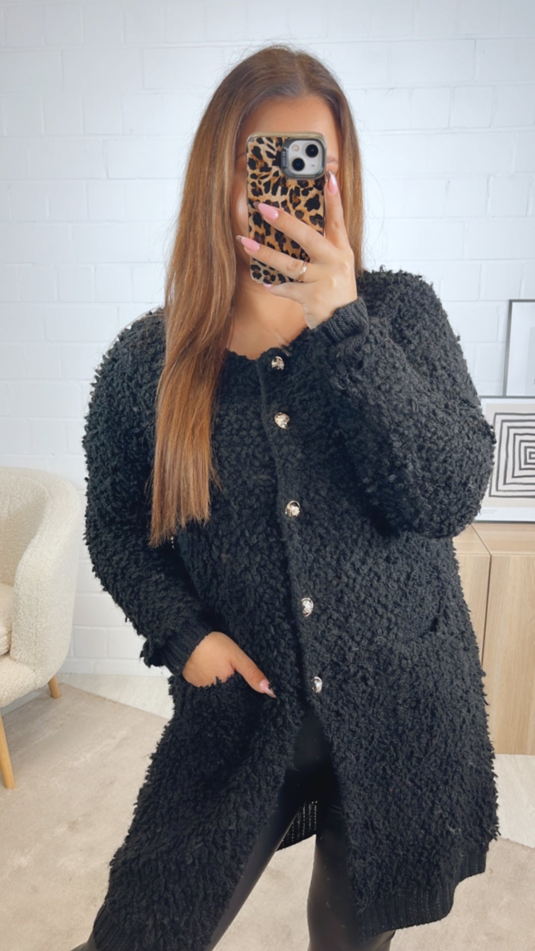 TEDDY langer Cardigan mit gold - silbernen Knöpfen, Taschen / schwarz Art. 12835