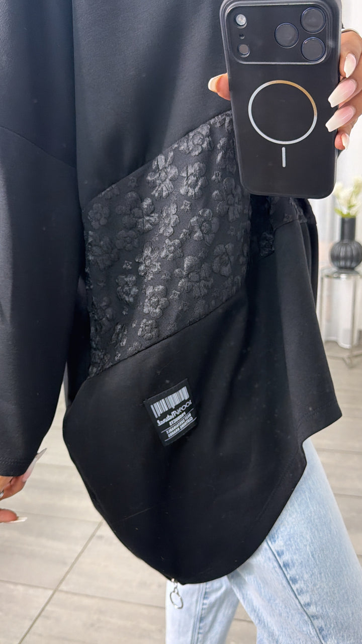 Oversize Long Pullover mit Blumendetails / schwarz Art.16294