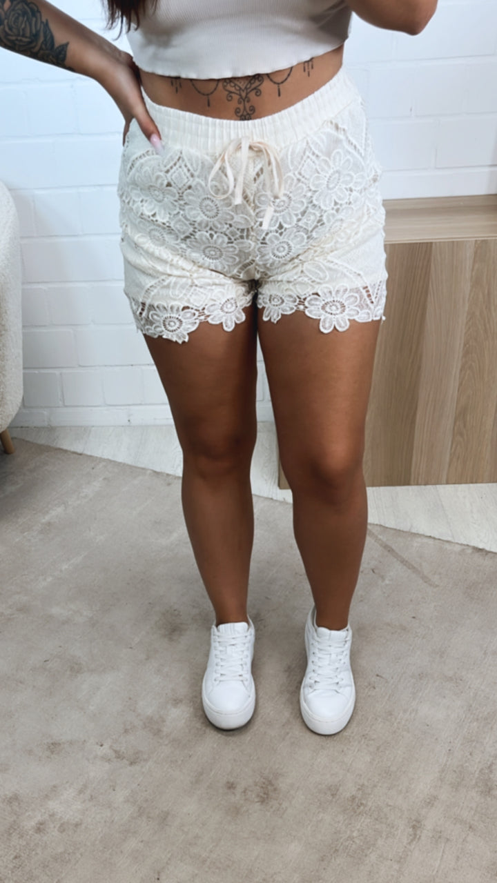kurze, luftige Hose, Blumen und Rauten / beige Art. 10134