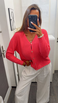 Weiche Strickjacke mit V-Ausschnitt, kleine Knöpfe / neon Pink Art. 16113