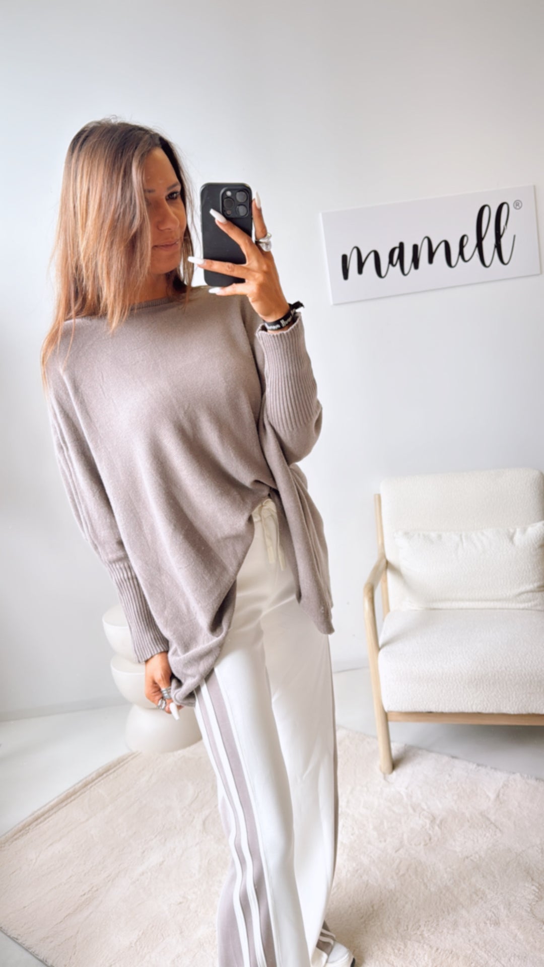 ultra weicher Pullover mit Fledermausärmeln / dunkles taupe Art. 8704