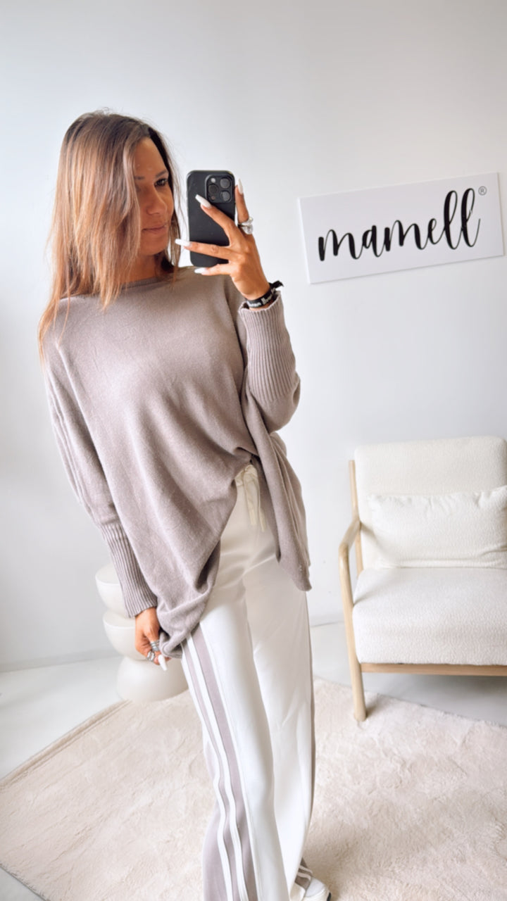 ultra weicher Pullover mit Fledermausärmeln / dunkles taupe Art. 8704