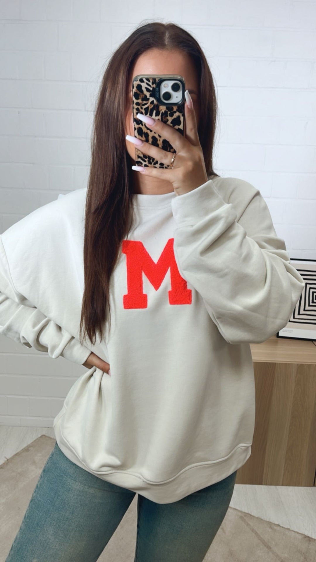 Sweater mit "aufgesetztem M" / beige-neon pink Art.12274