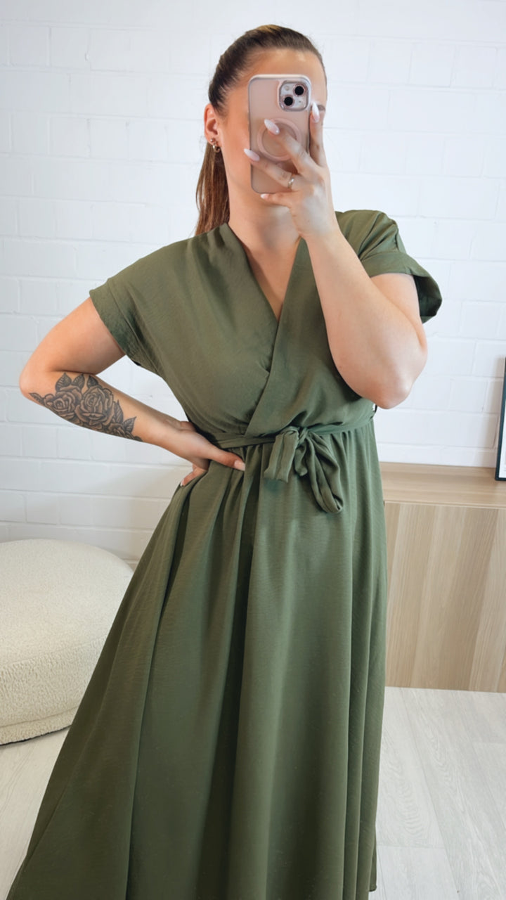 leichtes, langes Kleid mit kurzen Armen / khaki Art. 9758