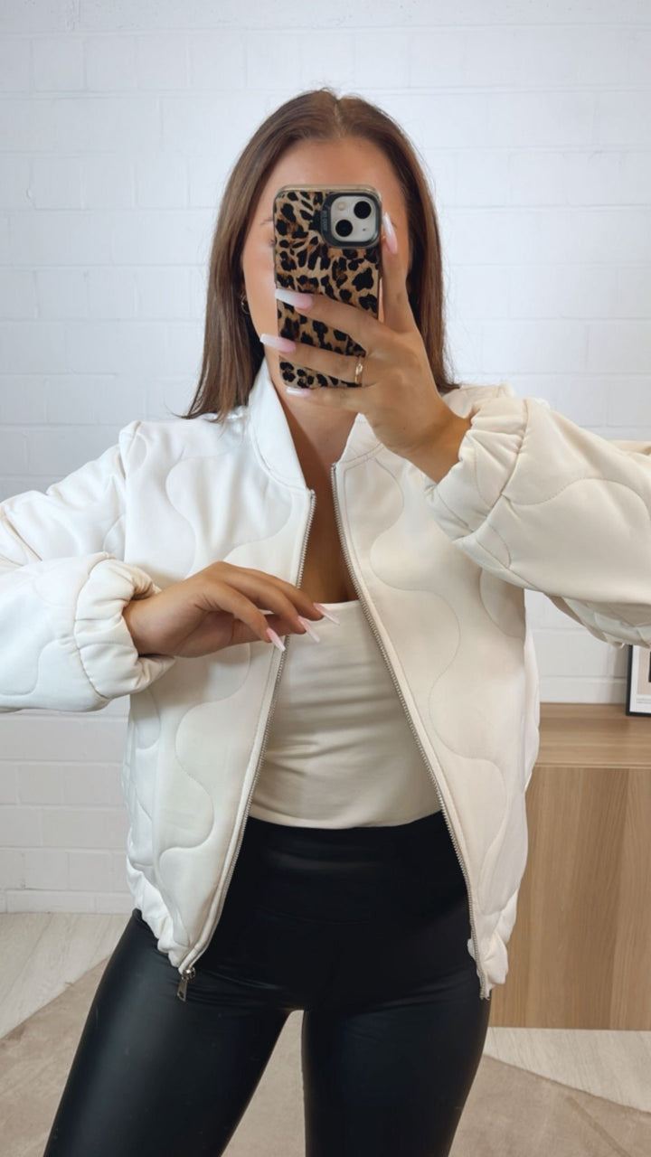 gesteppte leichte Übergangsjacke / creme  Art.122334