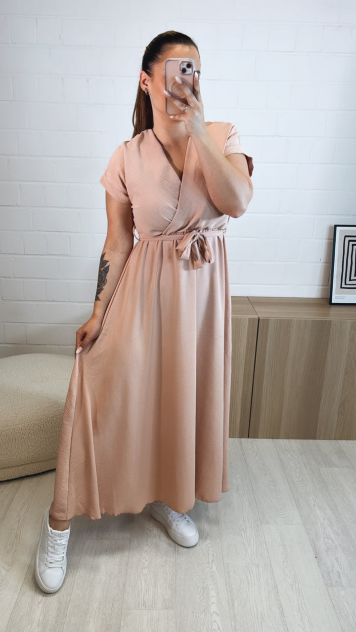 leichtes, langes Kleid mit kurzen Armen / puder rosa Art. 9757