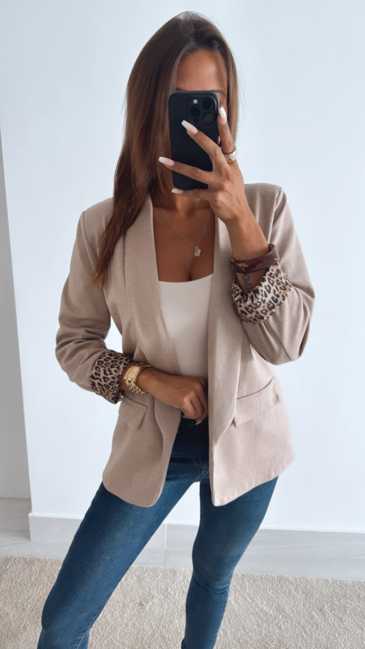 weicher Blazer mit Leo Akzenten / light taupe Art. 11094