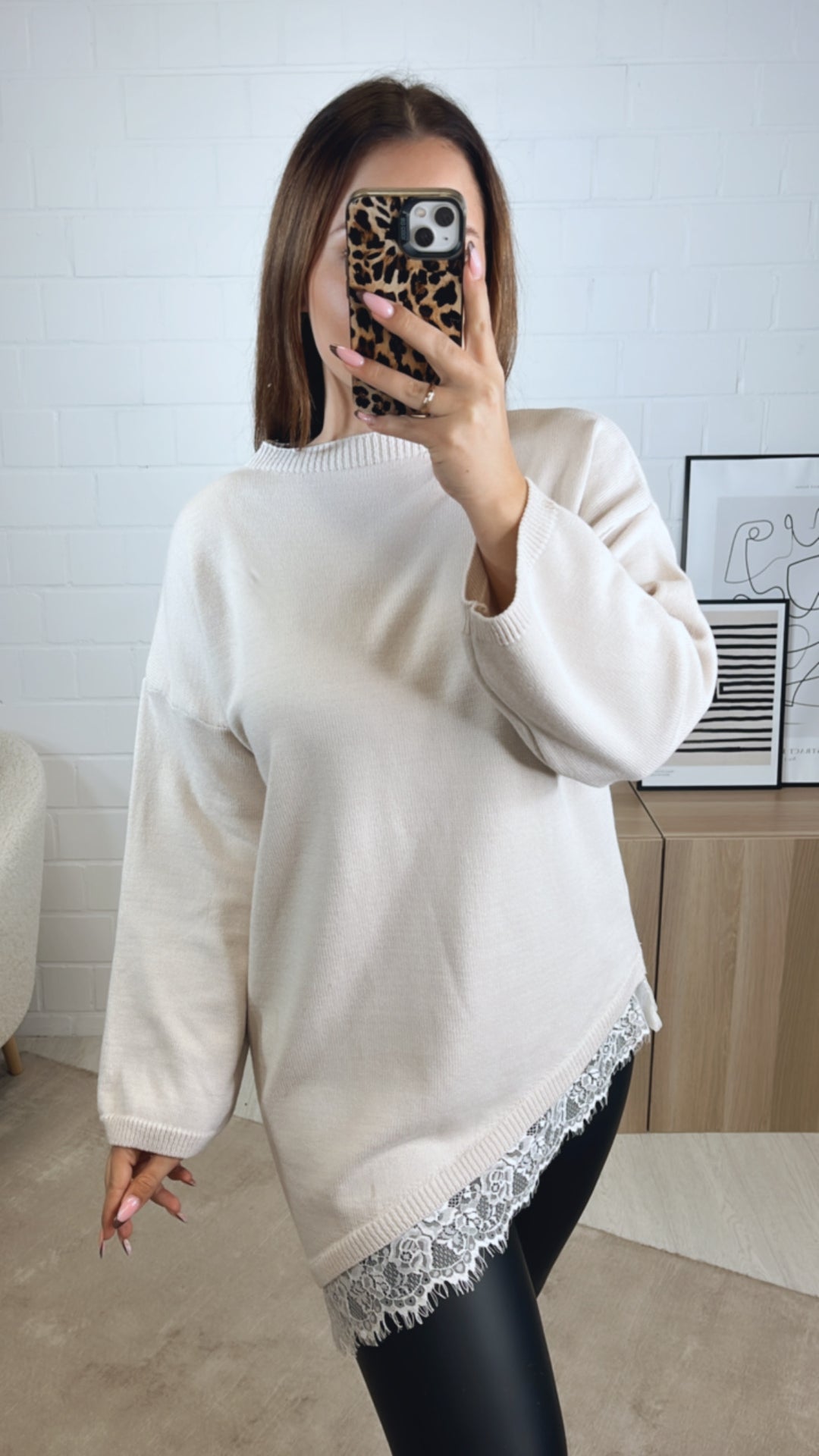 SPITZE asymmetrischer Pullover / creme Art. 13030